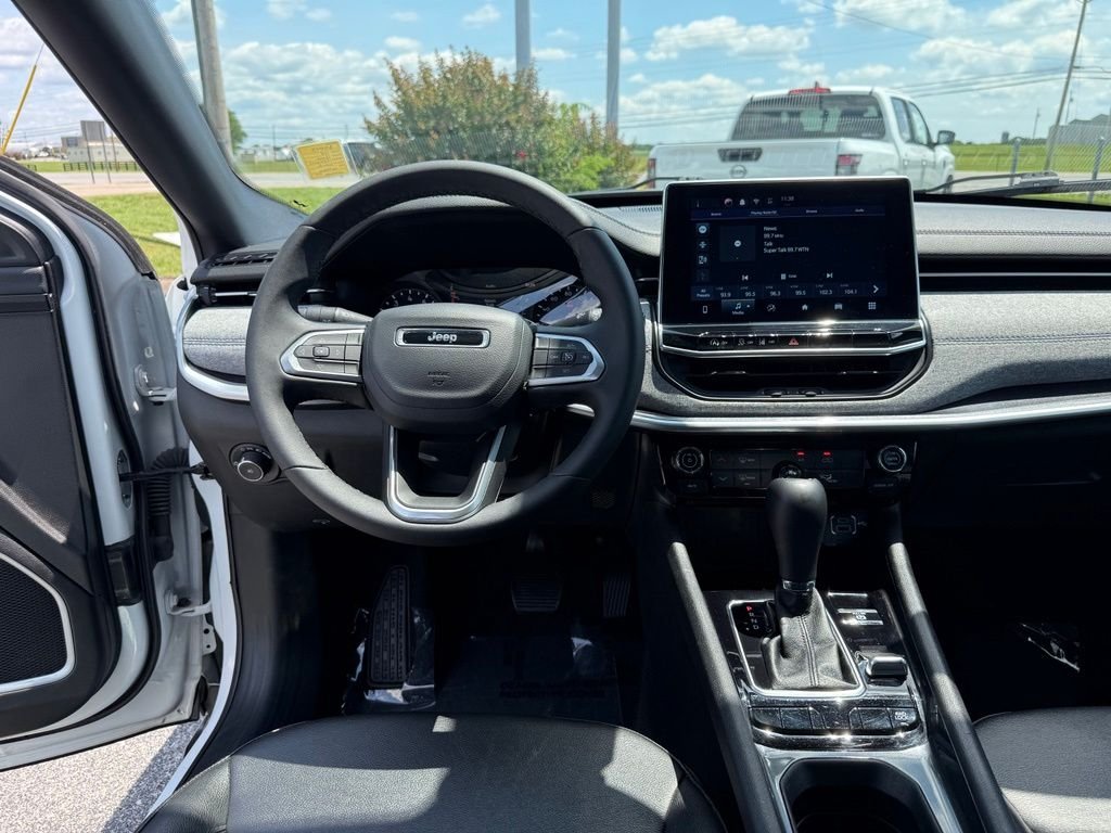 Used 2024 White Jeep Latitude image 13