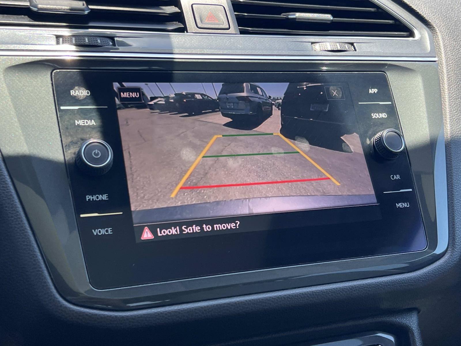 Used 2019 Platinum Gray Metallic Volkswagen SE image 14