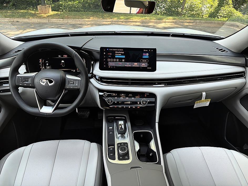 New 2027 Radiant White INFINITI PURE image 19