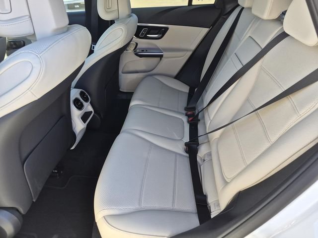 New 2026 Polar White Mercedes-Benz GLC 300 image 16