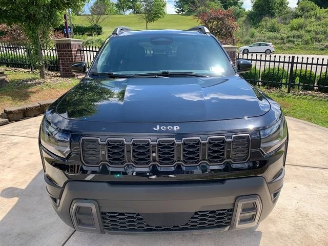 New 2026 Diamond Black Crystal Pearl-Coat Exterior Paint Jeep Laredo image 10