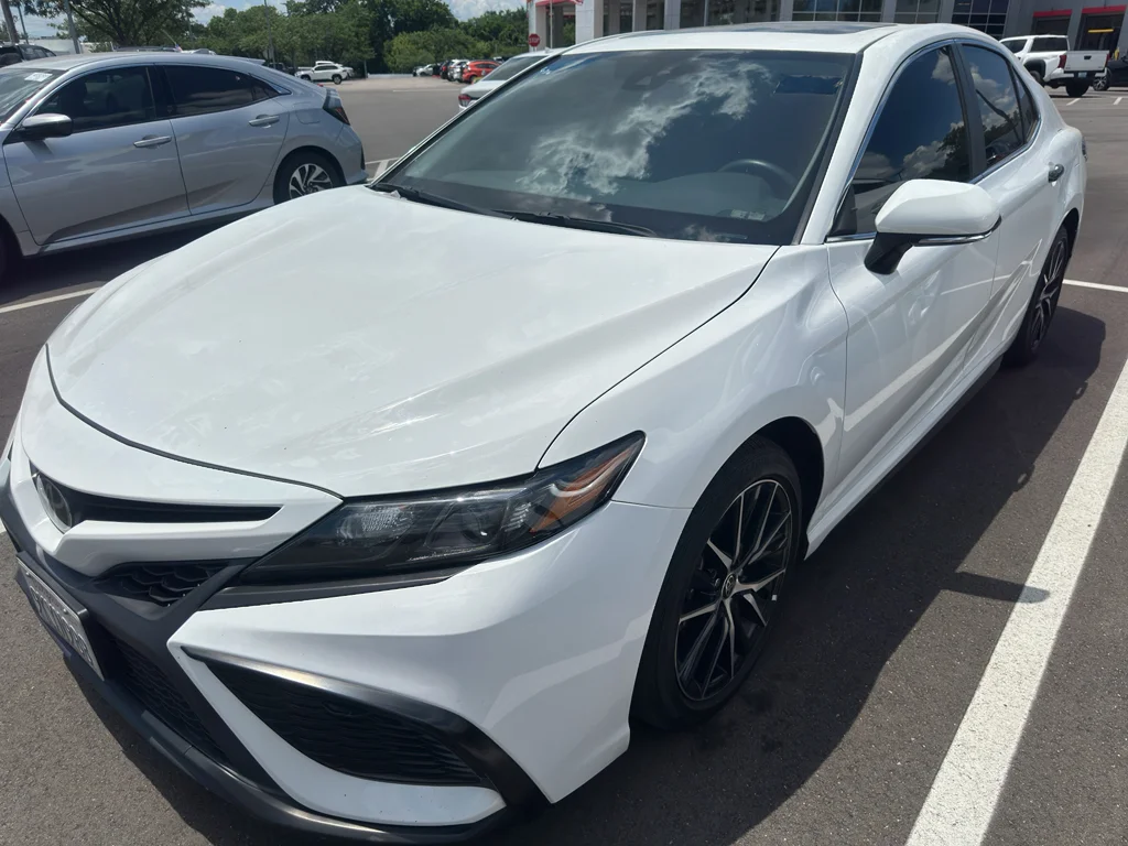Used 2024 Ice Cap Toyota SE image 2