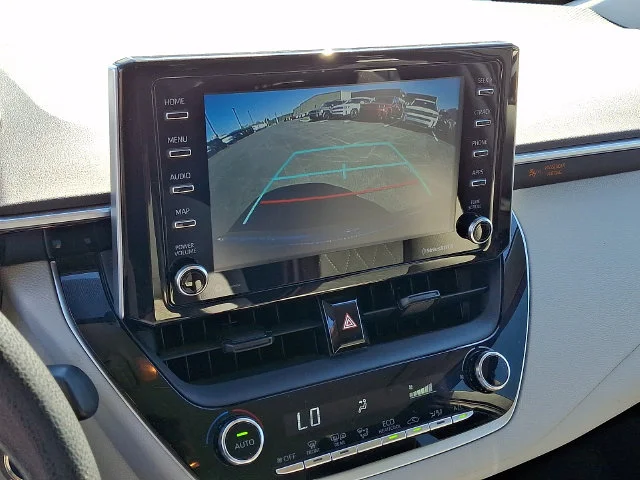 Used 2021  Toyota LE image 17