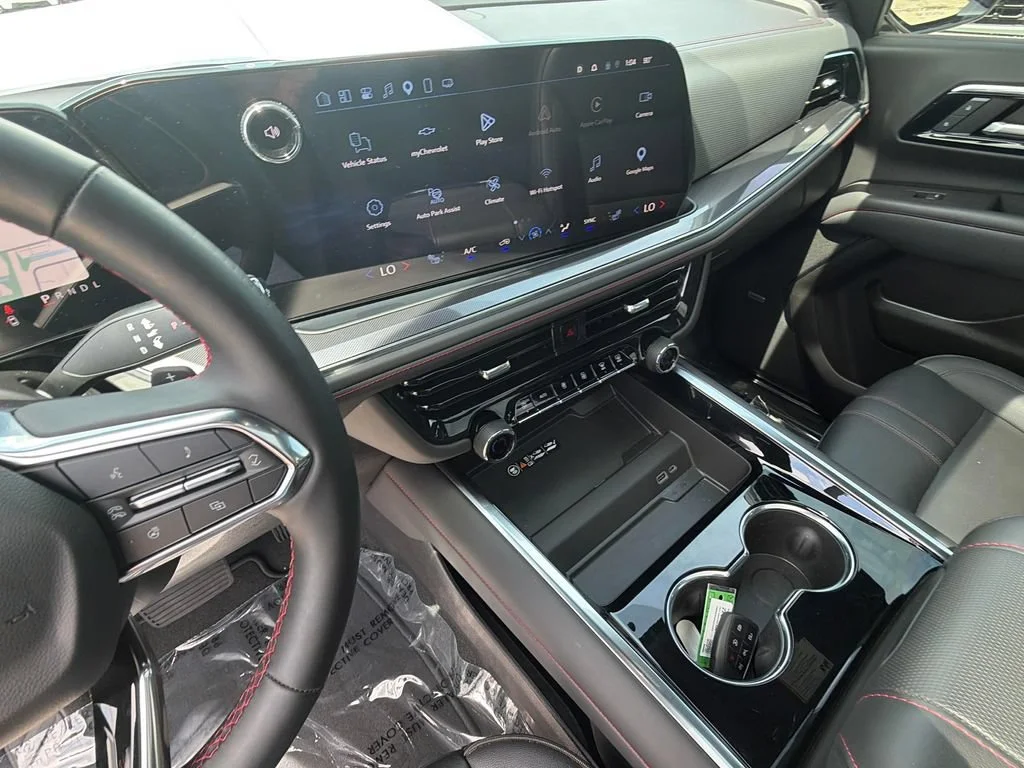 Used 2025 Iridescent Pearl Tricoat Chevrolet RST image 22