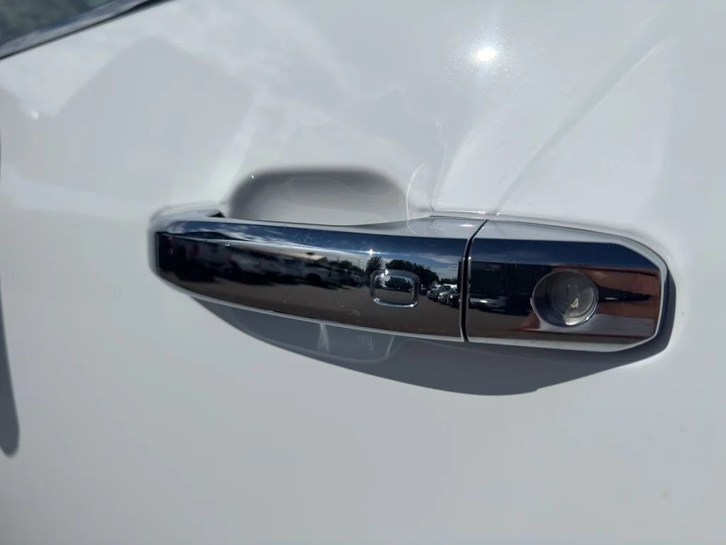New 2026 Summit White GMC SLT image 9