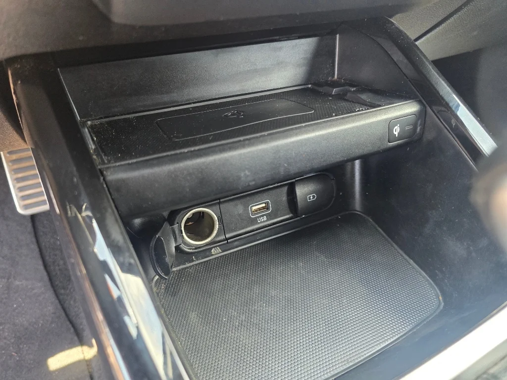 Used 2024 Aurora Black Kia GT-Line image 17