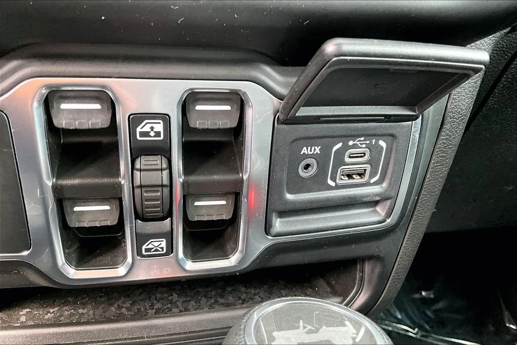 Used 2023 Black Jeep Sport S image 16