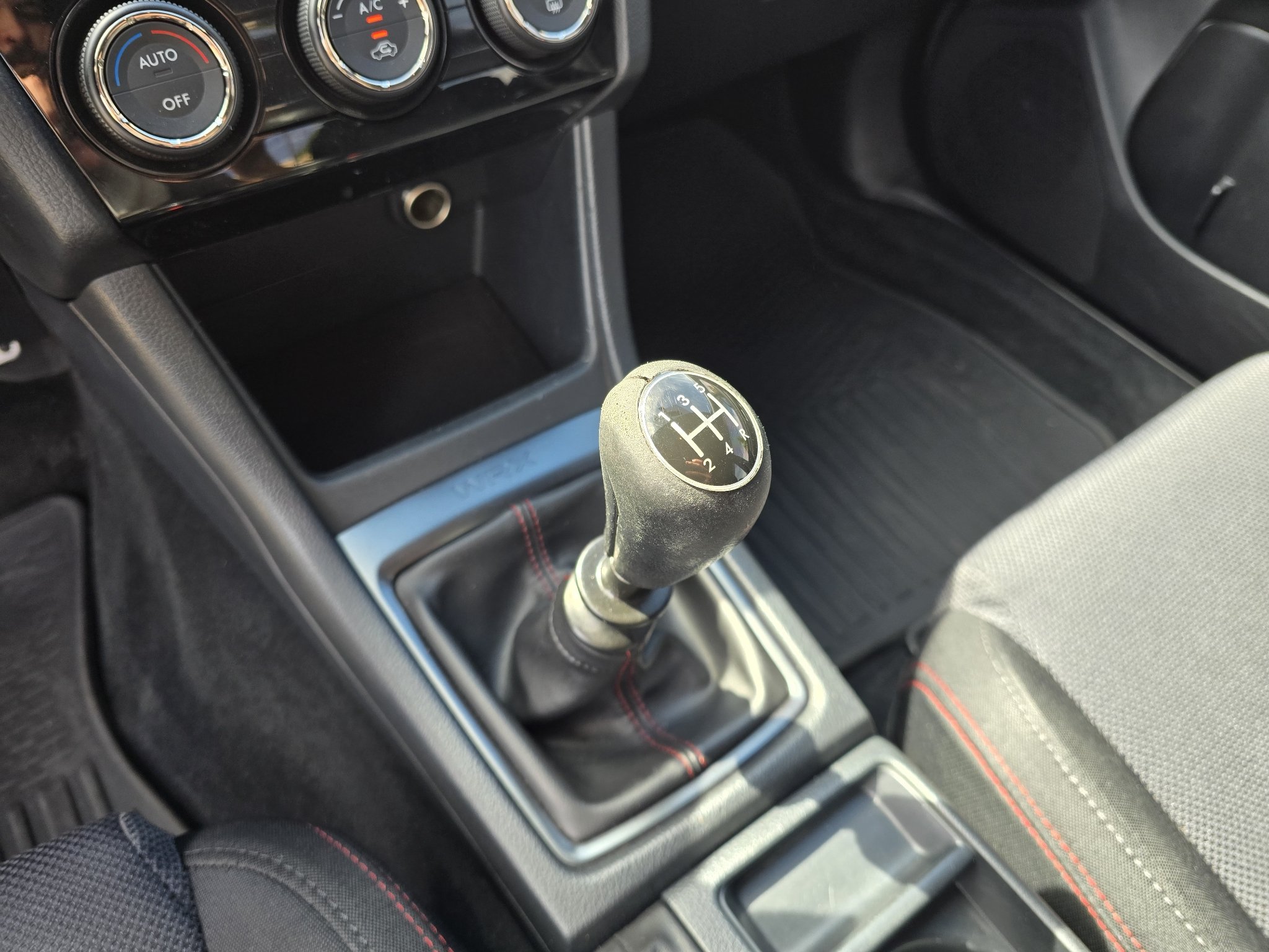 Used 2018 Dark Gray Metallic Subaru Premium image 23