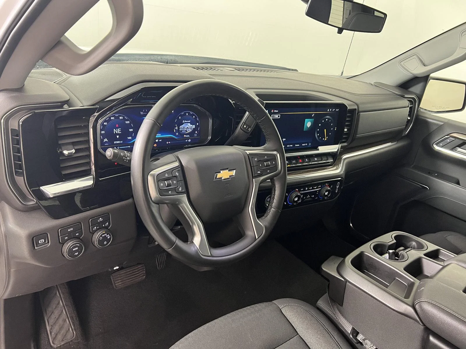 Used 2024 Summit White Chevrolet LT (2FL) image 4