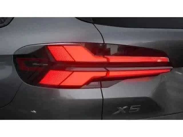 New 2026 Skyscraper Grey Metallic BMW sDrive40i image 8