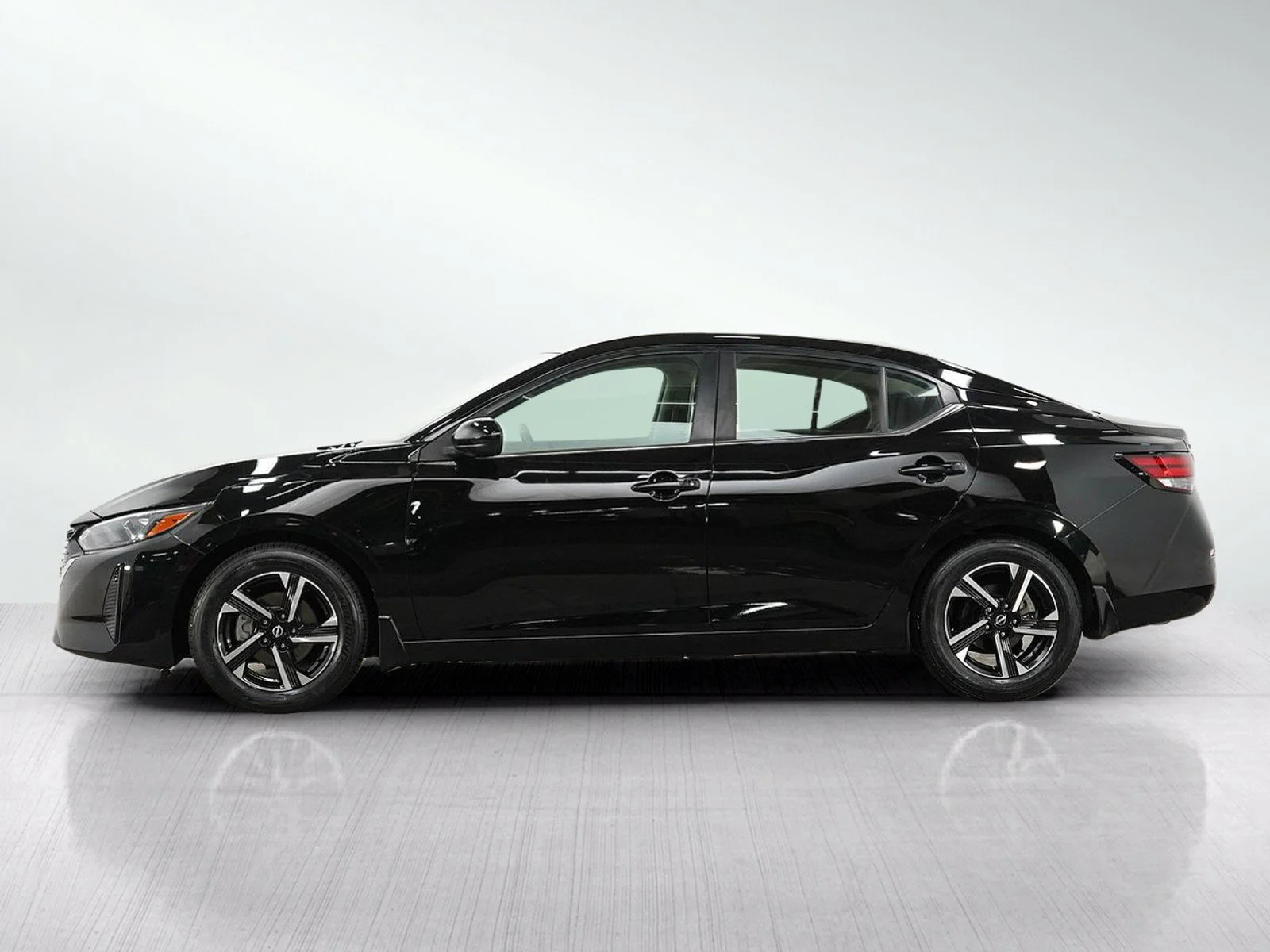 Used 2024 Nissan Sentra SV with VIN 3N1AB8CV9RY267017 for sale in Burnsville, Minnesota
