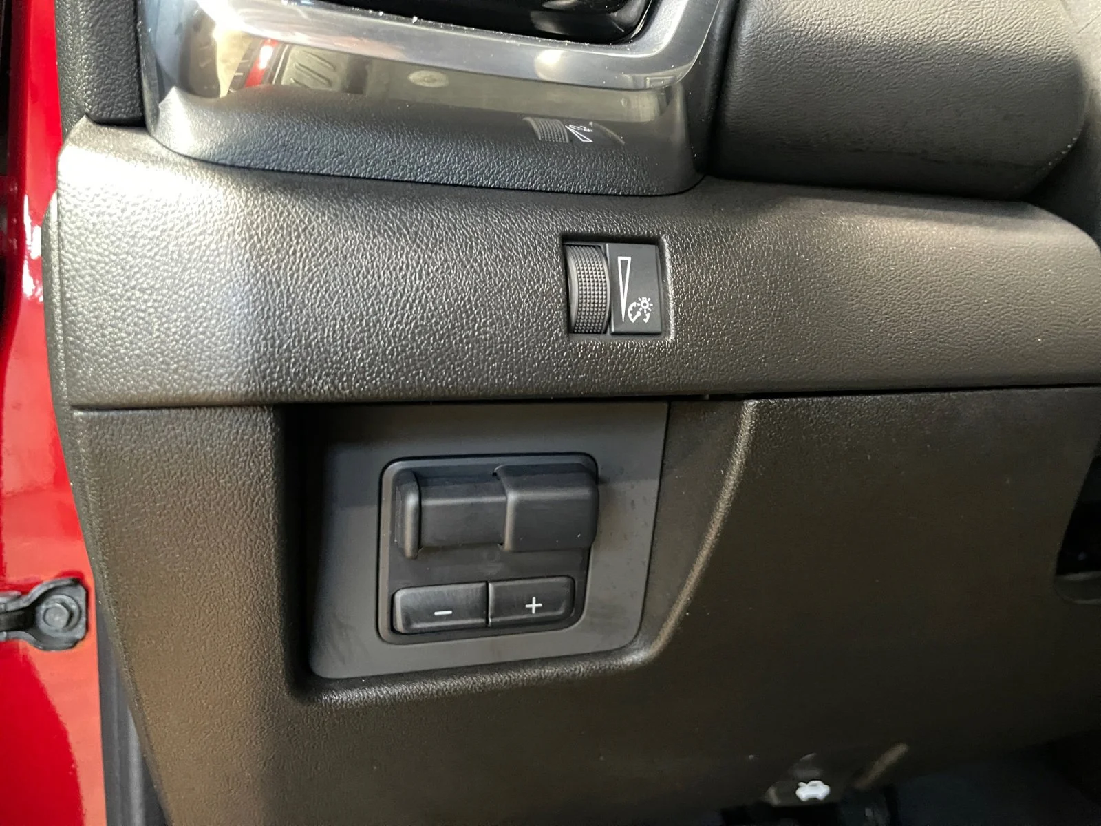 Used 2025 Red GMC Elevation Crew Cab image 13