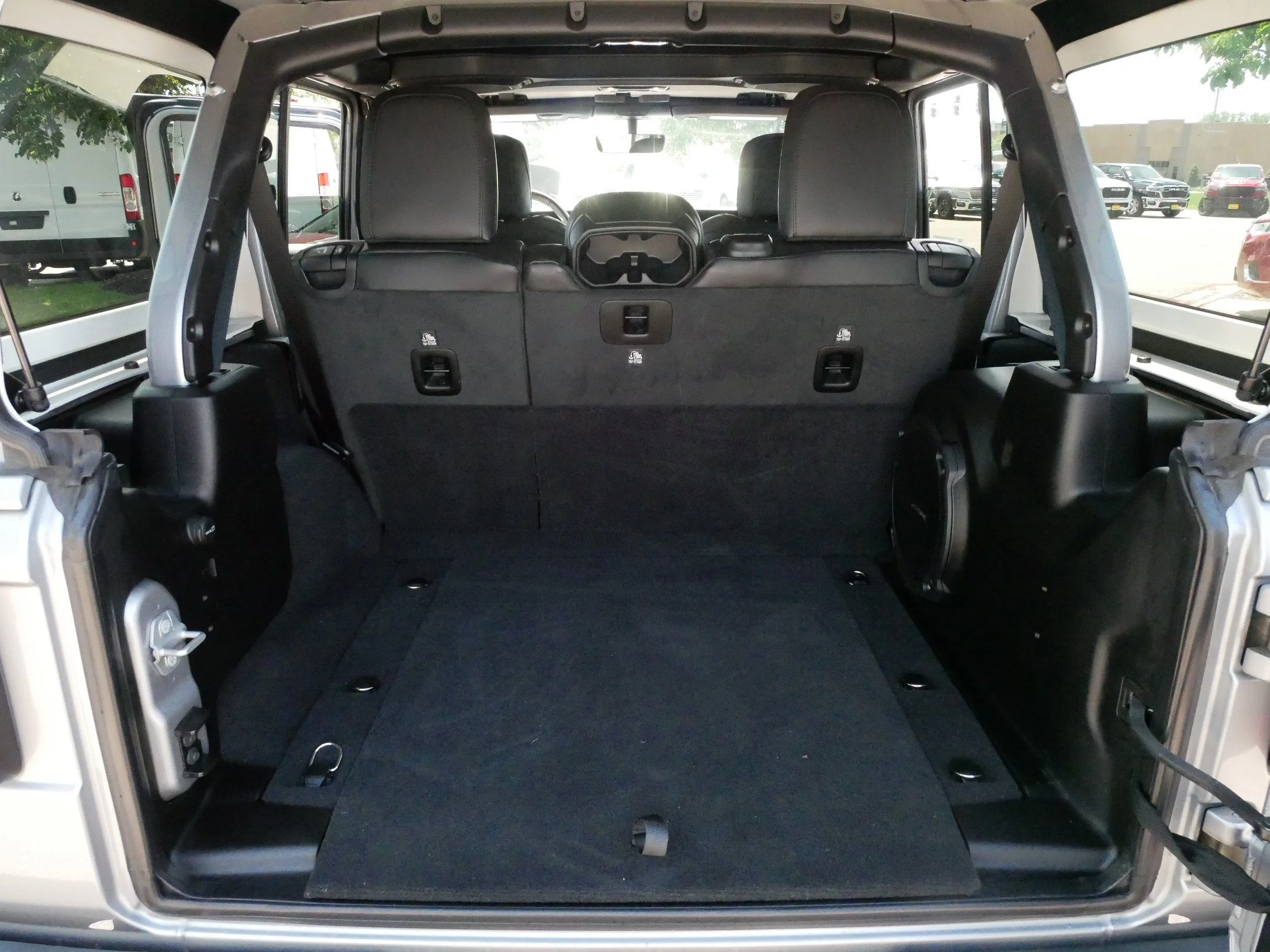 Used 2021 Billet Silver Metallic Clearcoat Jeep Unlimited Sahara Altitude image 18
