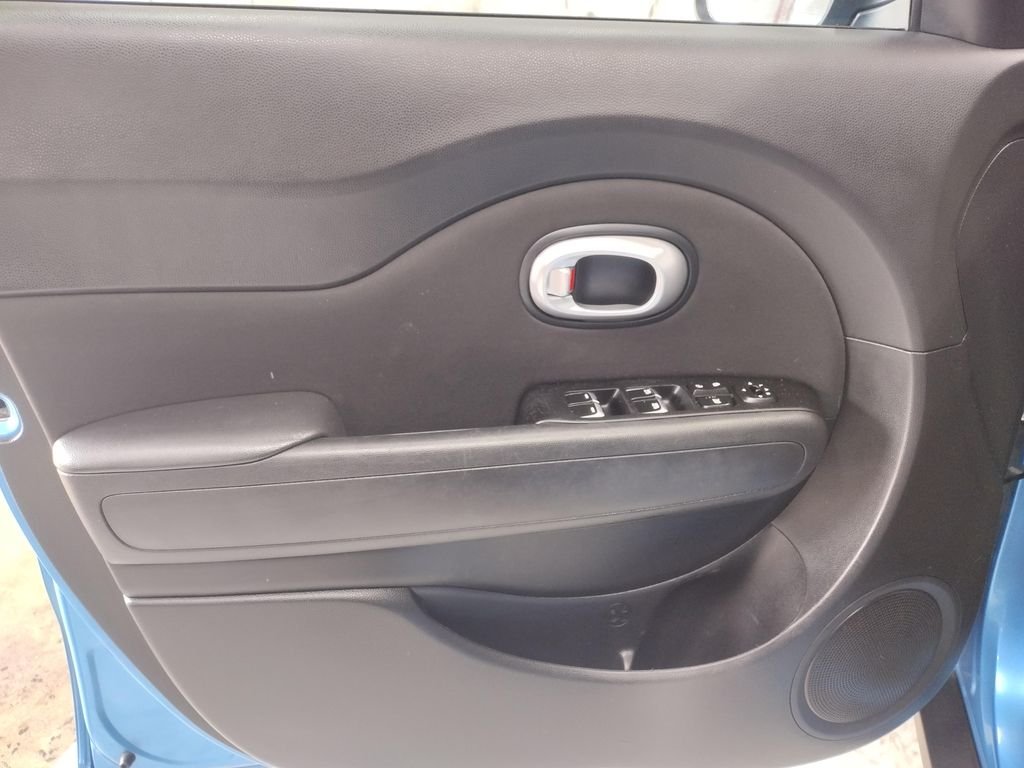 Used 2019 Caribbean Blue Kia Plus image 16