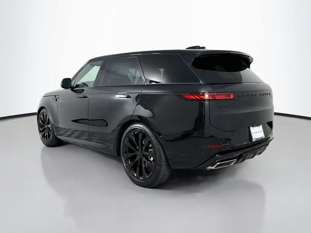New 2026 Santorini Black LAND ROVER Dynamic SE image 7