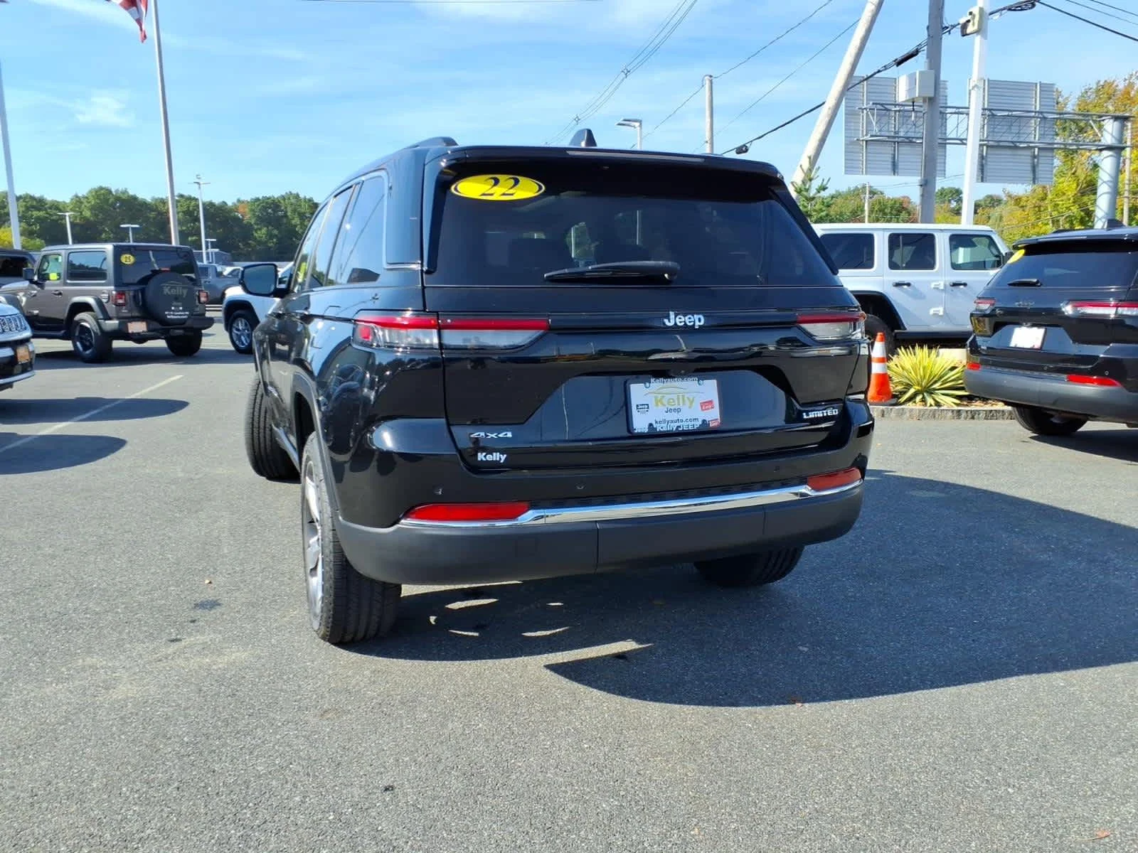 Used 2022 Diamond Black Crystal Pearlcoat Jeep Limited image 10