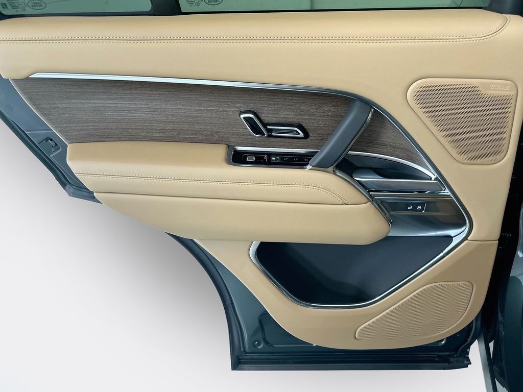 New 2026 Belgravia Green Land Rover SE image 25
