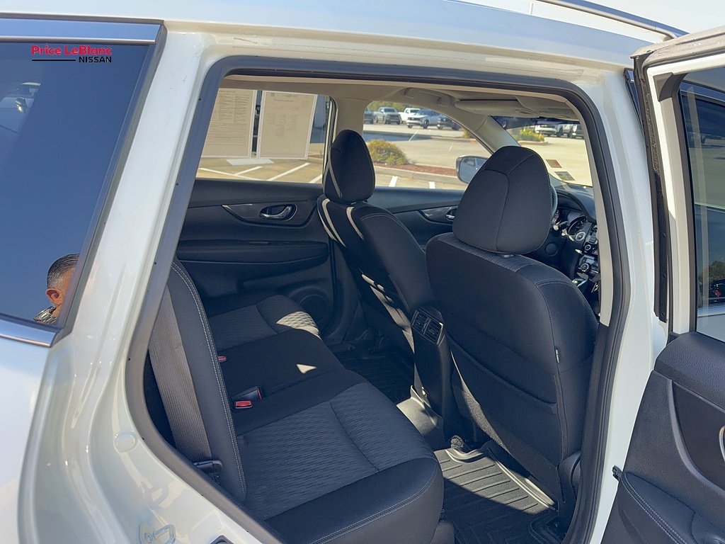 Used 2019 WHITE Nissan SV image 12
