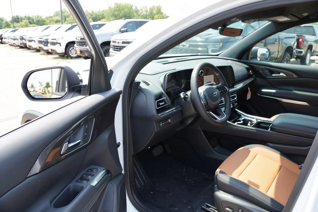 New 2027 Polar White Tricoat Chevrolet Z71 image 10