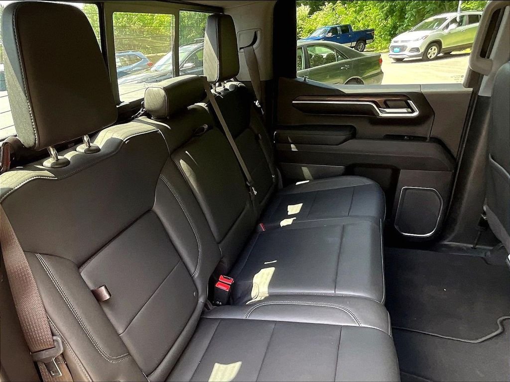 Used 2022 Silver GMC SLT image 17