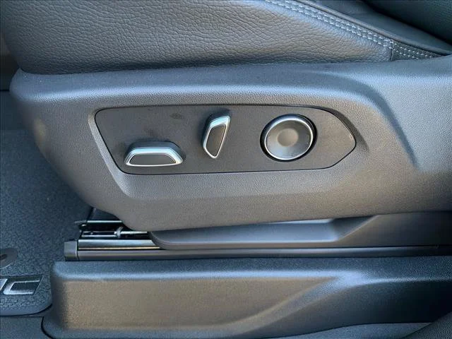 2026 GMC Yukon XL Denali - Photo 30