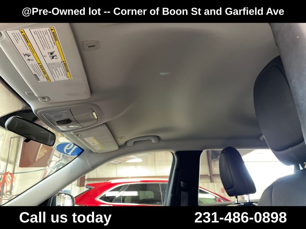 Used 2019 White Jeep Latitude Plus image 13