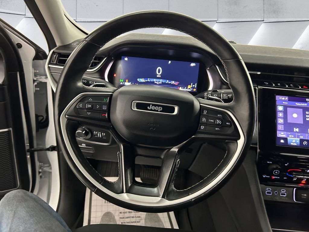 Used 2021 White Jeep Laredo image 9