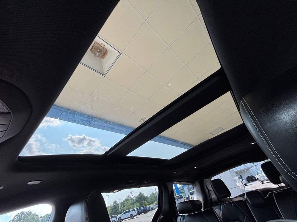 Used 2025 White Chrysler Limited image 22