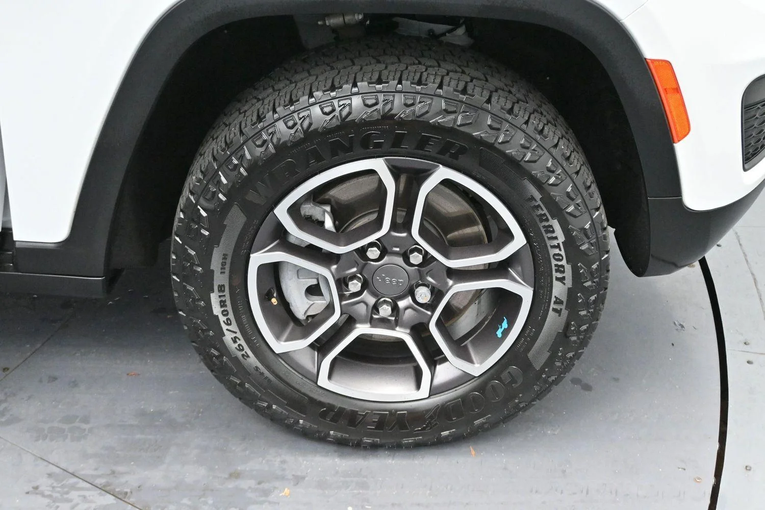 Used 2022 Bright White Clearcoat Jeep Trailhawk image 37