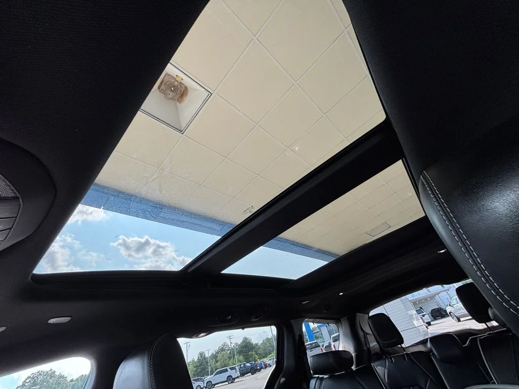 Used 2025 White Chrysler Limited image 22