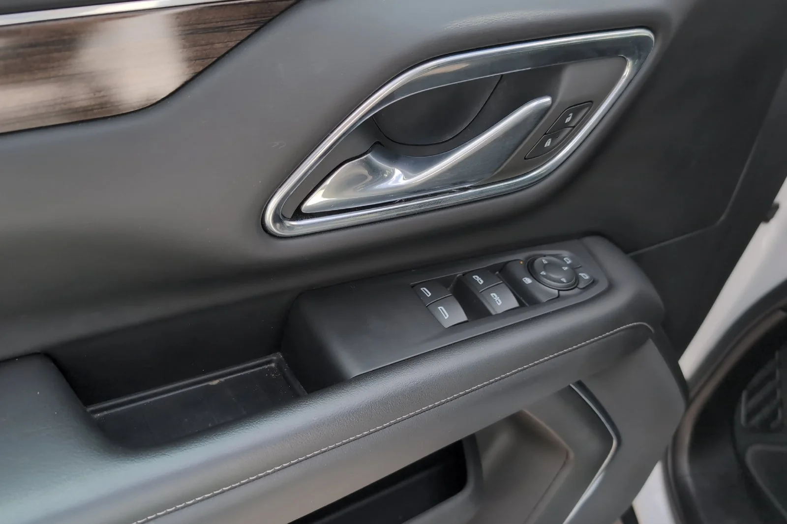 Used 2023 SUMMIT WHITE GMC SLE image 12