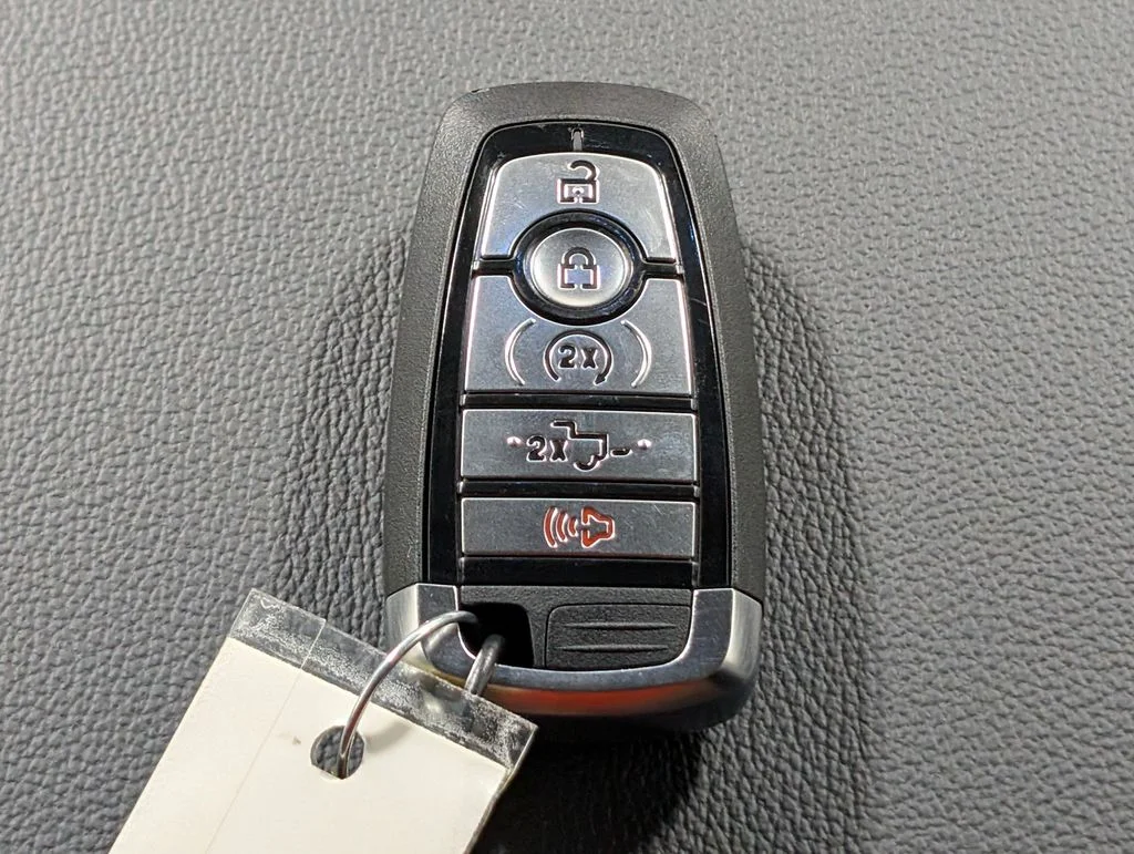 New 2026 Glacier Gray Metallic Tri-Coat Ford F-250® Lariat® image 34