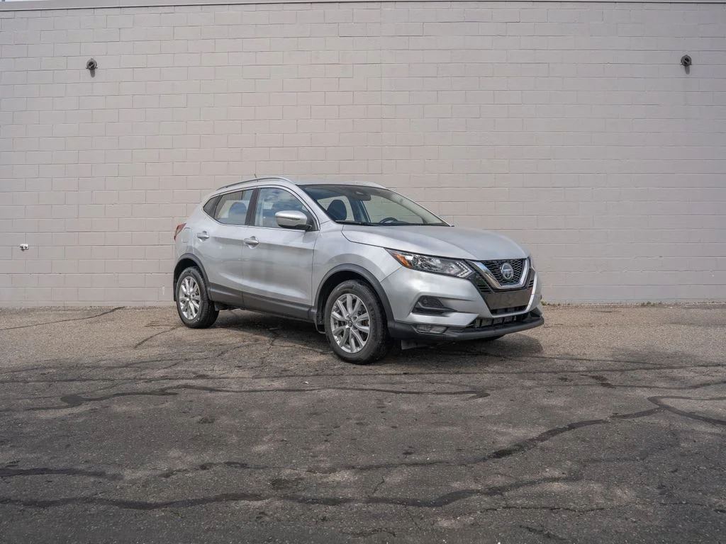 Used 2020 Silver Nissan SV image 9