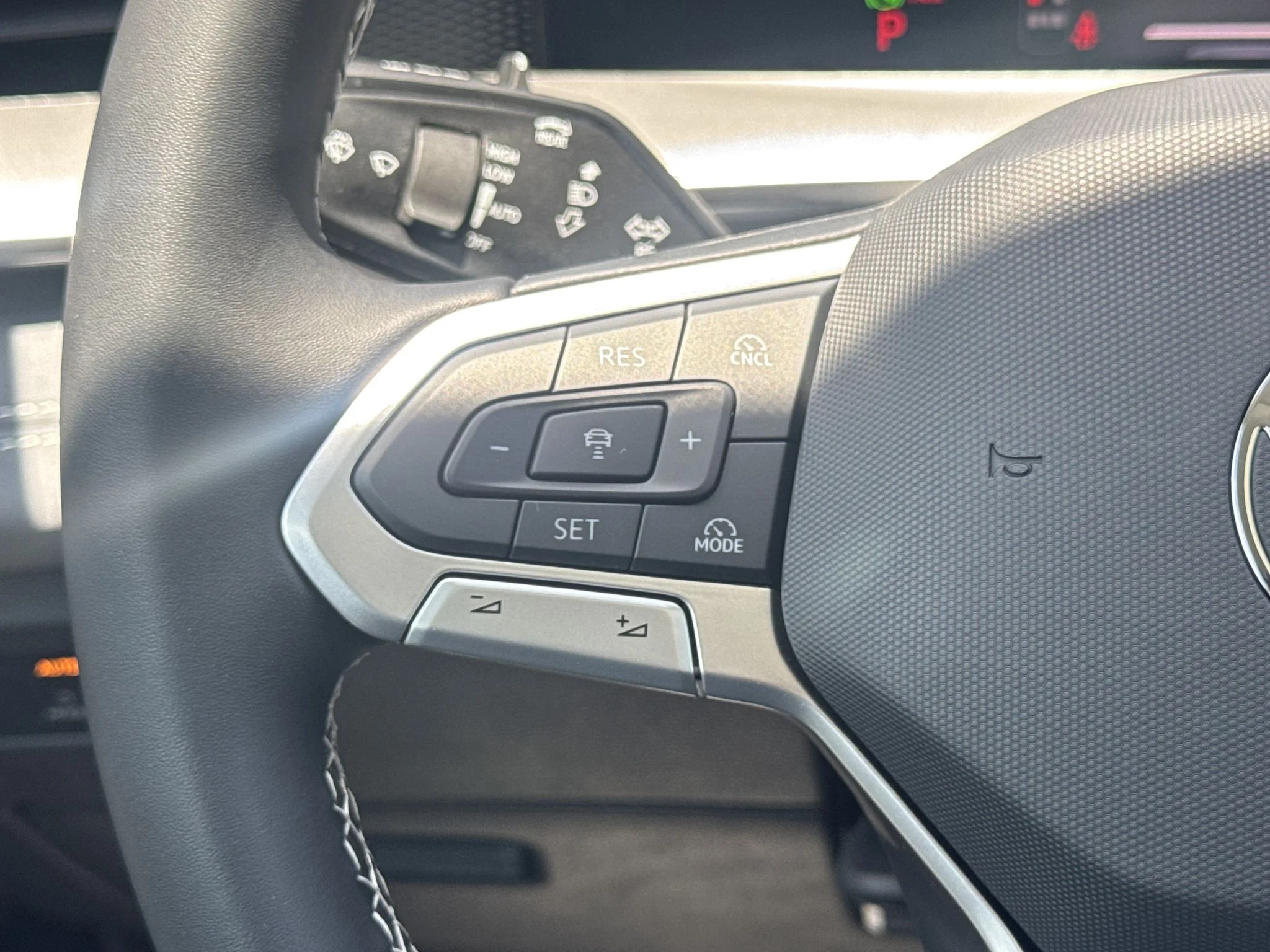 New 2026 Platinum Gray Metallic Volkswagen SE image 18