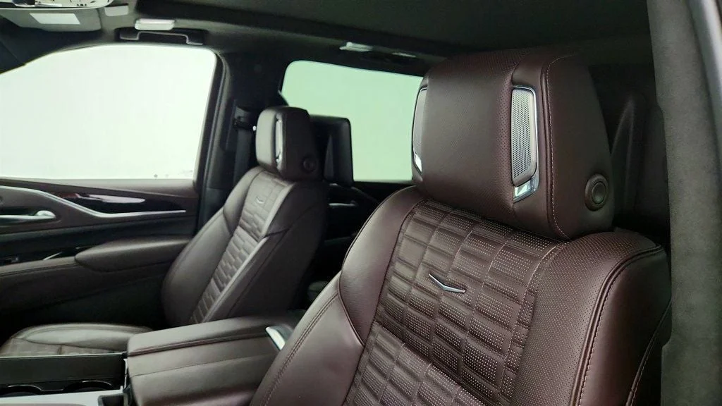 Used 2023 Argent Silver Metallic Cadillac 4WD 4dr Premium Luxury Platinum w/ Radiant Pkg & Super Cruise image 21