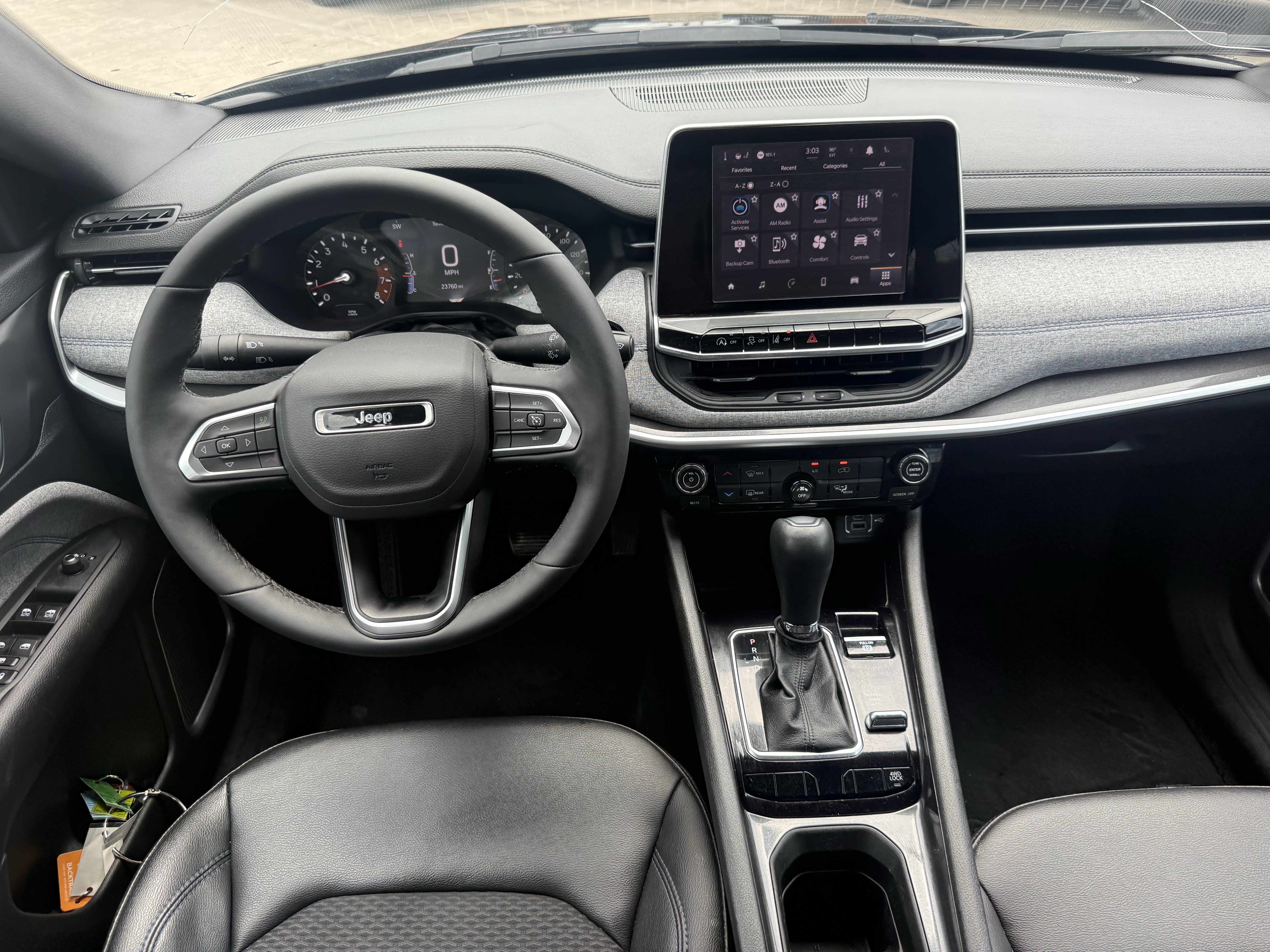 Used 2025 Diamond Black Crystal Pearlcoat Jeep Latitude image 14