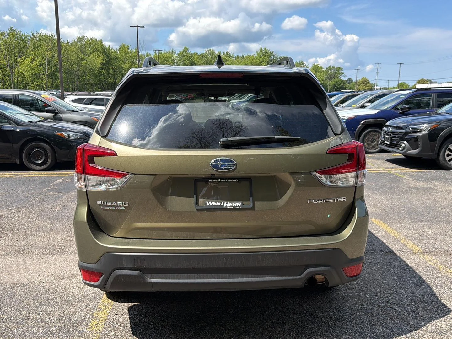 Used 2024 Autumn Green Metallic Subaru Premium image 9