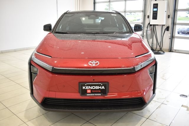 New 2026 Supersonic Red with Midnight Black Metallic roof <sup>1</sup> Toyota  Limited image 4