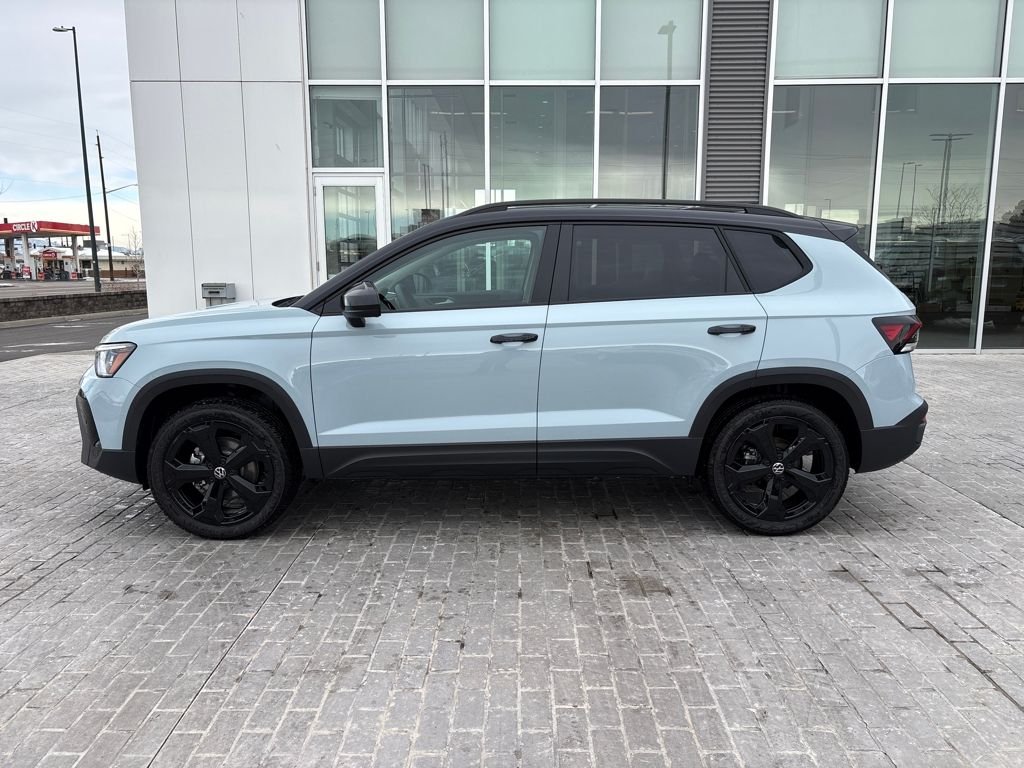 New 2026 Monument Gray w/Dp Blk Rf Volkswagen 1.5T SE Black image 2