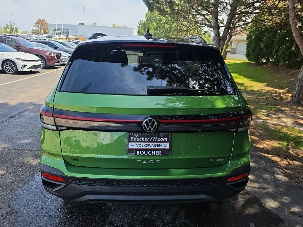 New 2026 Bright Moss Green Metallic/Deep Black Roof Volkswagen 1.5T SE Black image 4