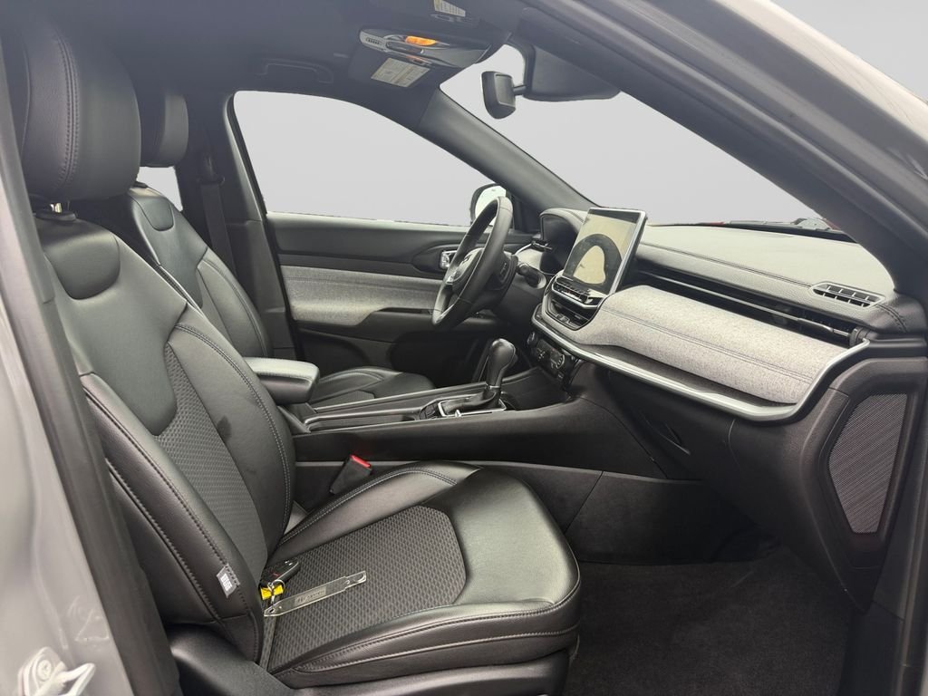 Used 2023 Gray Jeep Latitude image 17