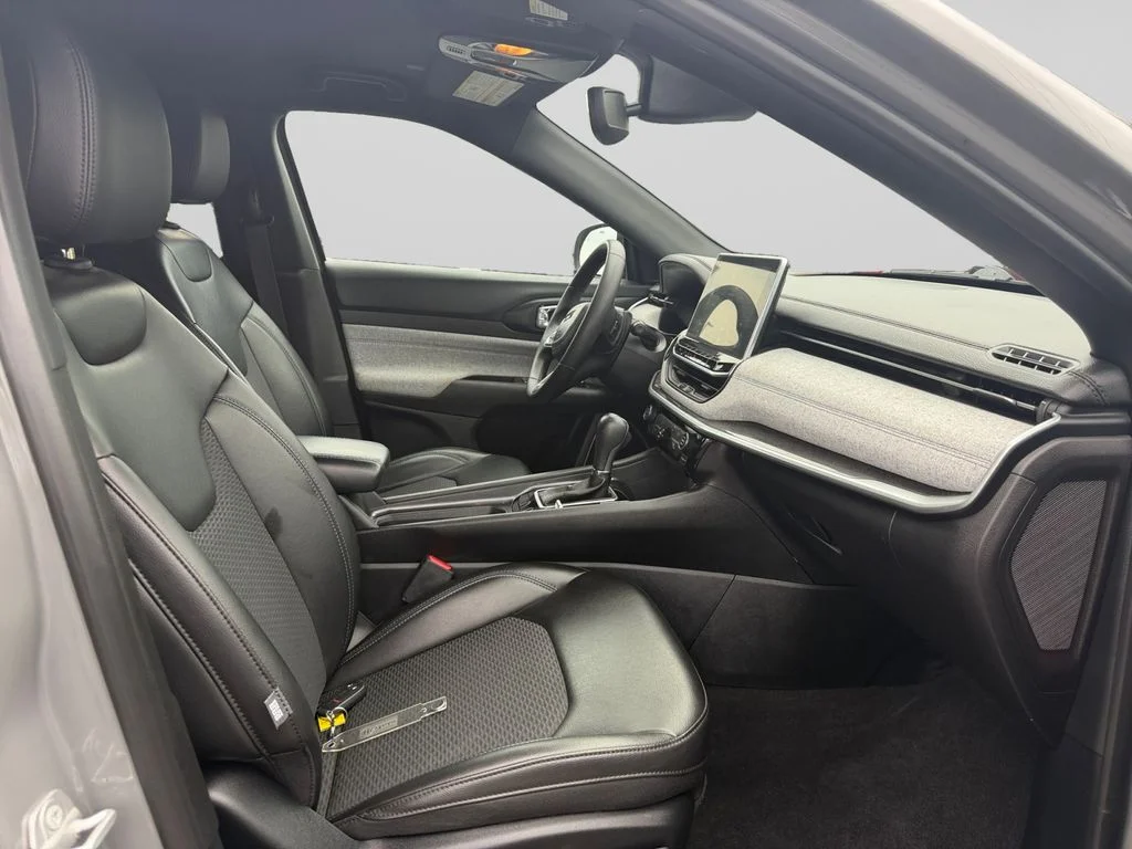 Certified Used 2023 Gray Jeep Latitude image 17