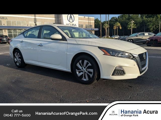 Used 2022 Glacier White Nissan 2.5 S image 1