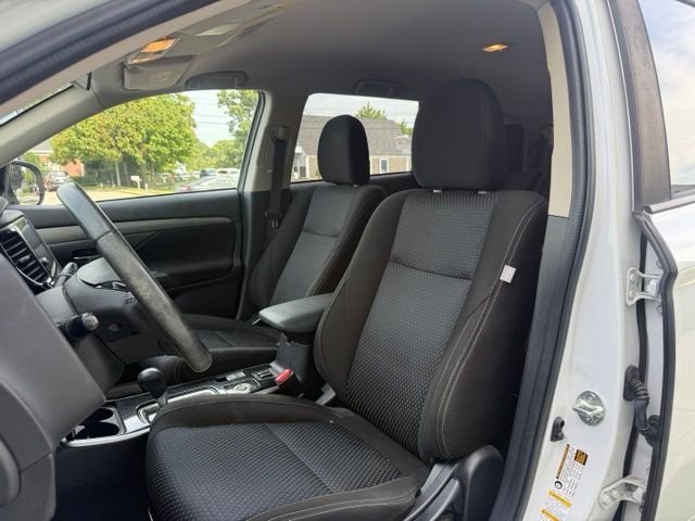 Used 2017 White Mitsubishi SEL image 13