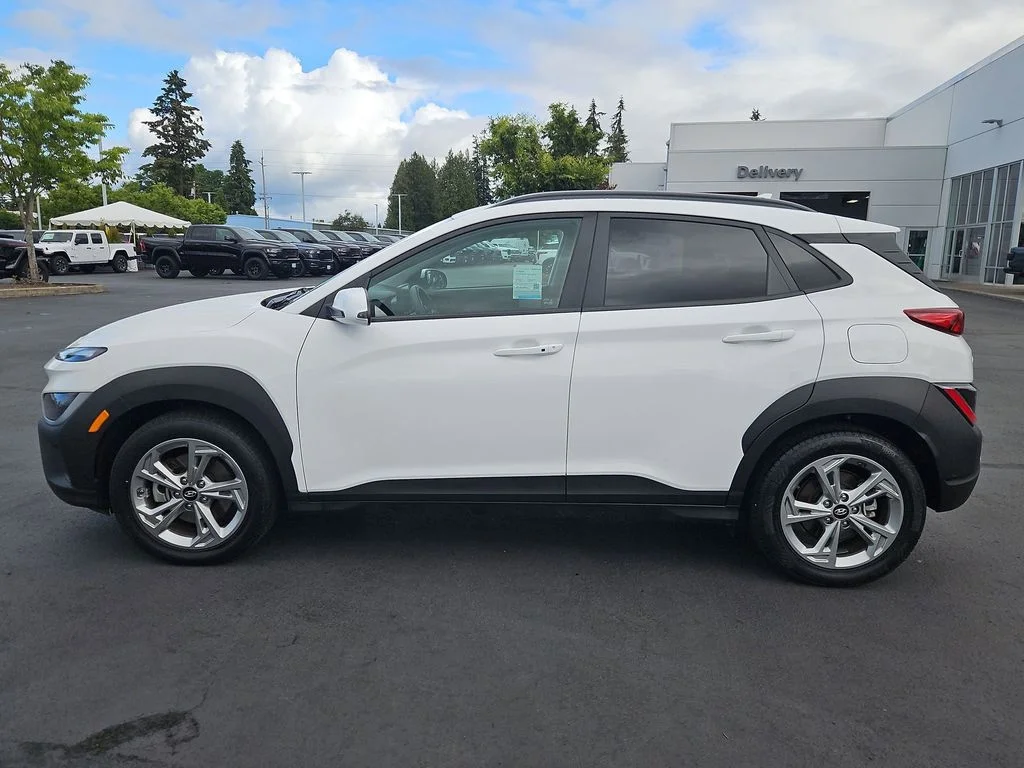 Used 2023 Lunar White Hyundai SEL image 3