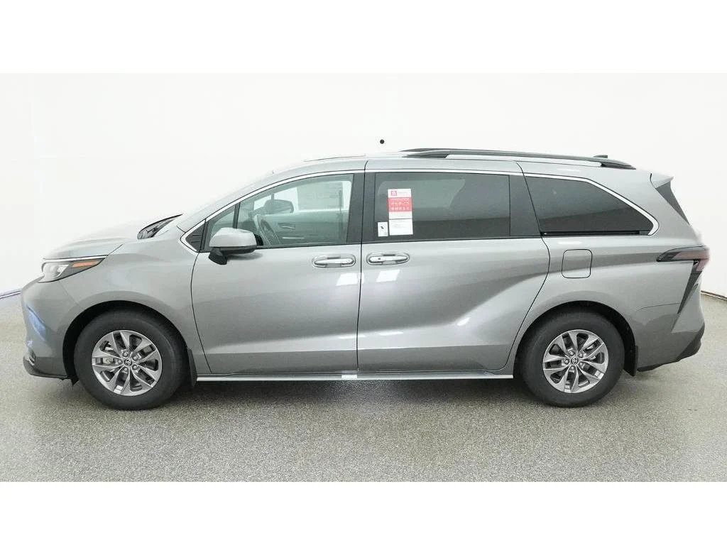 New 2026 Heavy Metal Toyota XLE image 3
