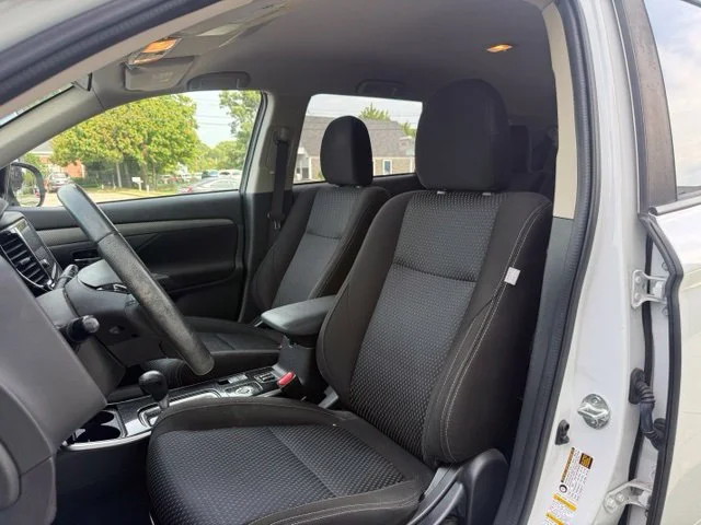 Used 2017 White Mitsubishi SEL image 13