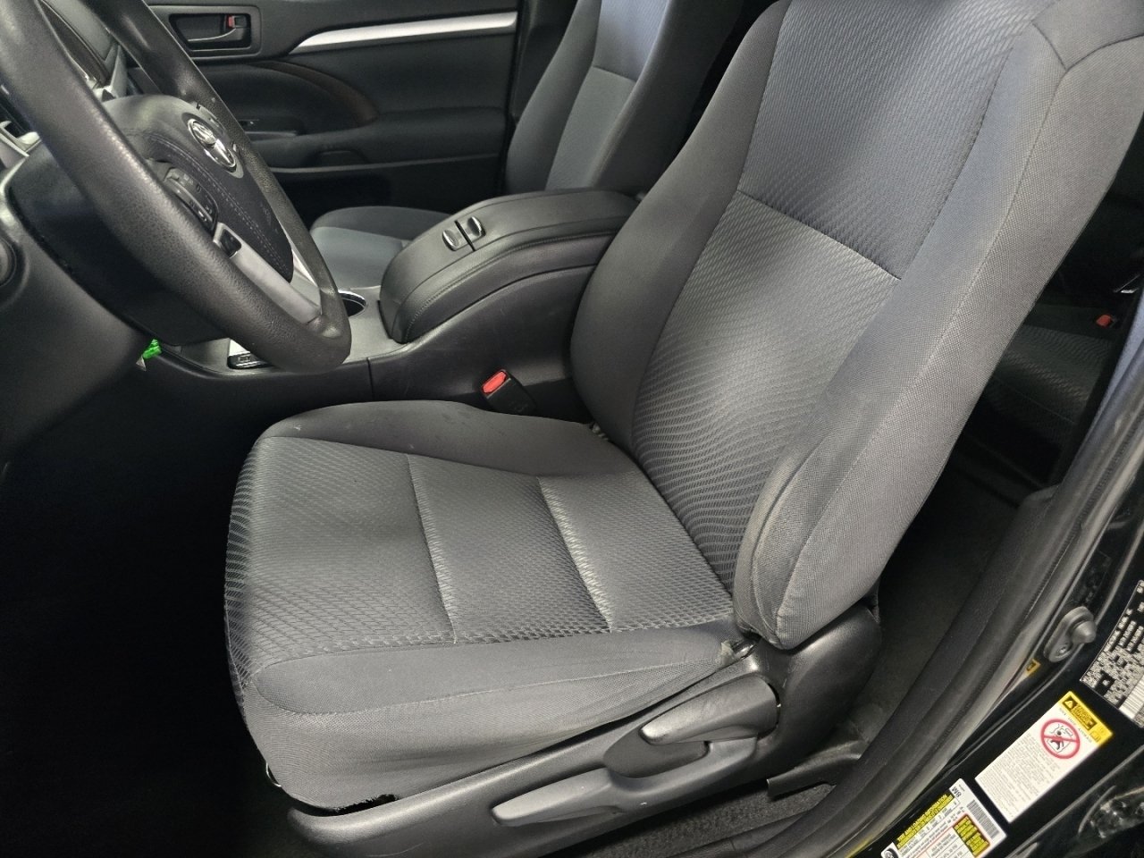 2019 Toyota Highlander LE - Photo 19