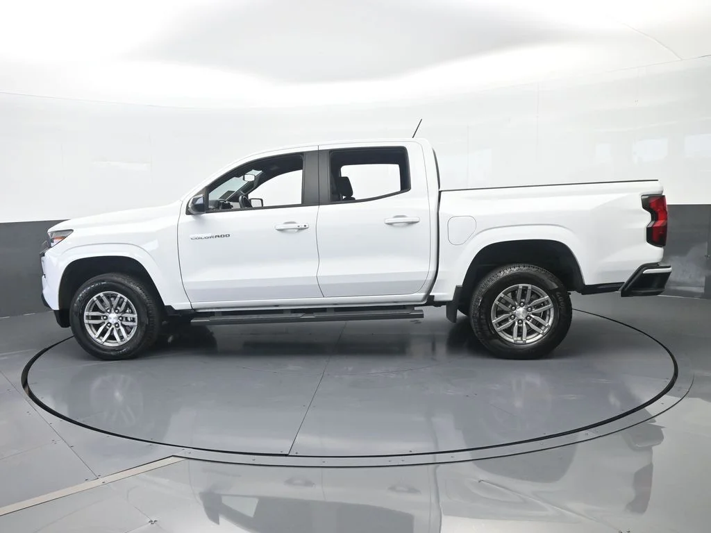 Used 2023 Summit White Chevrolet LT image 3