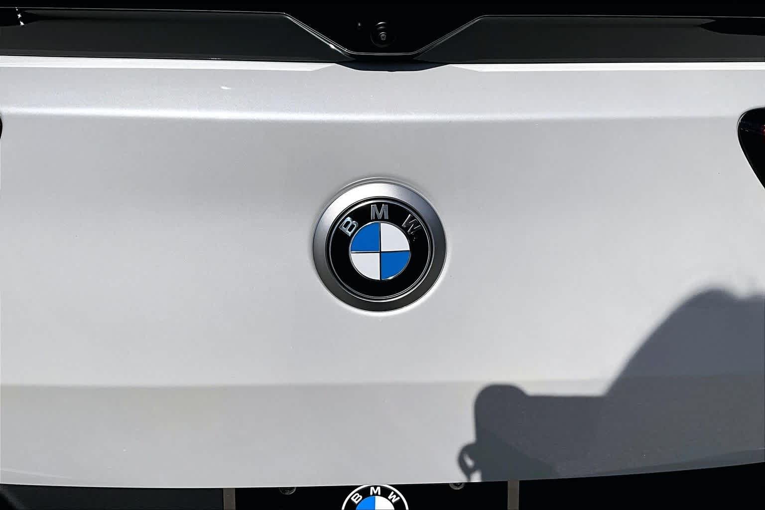 Used 2026 Mineral White Metallic BMW xDrive28i image 9